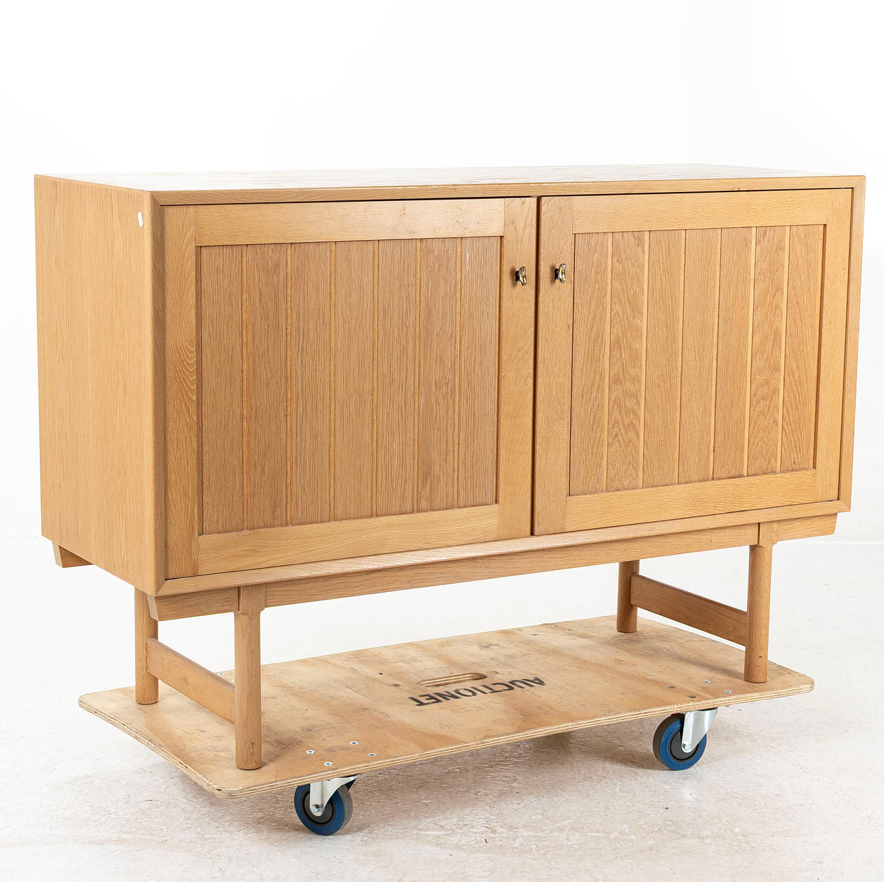 SIDEBOARD, ek, Raknes møbelfabrikk, 1900 - talets andra hälft.