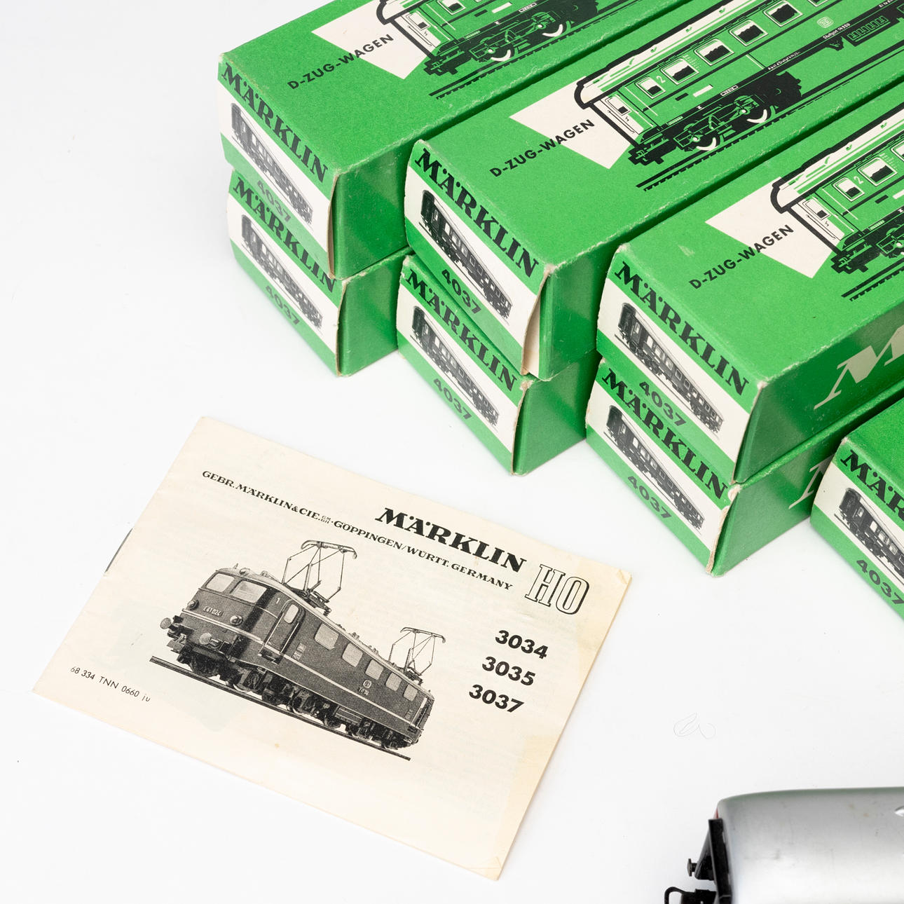 MÄRKLIN 3034 und 3037 2 Elektrolokomotiven und 9 Personenwagen ...