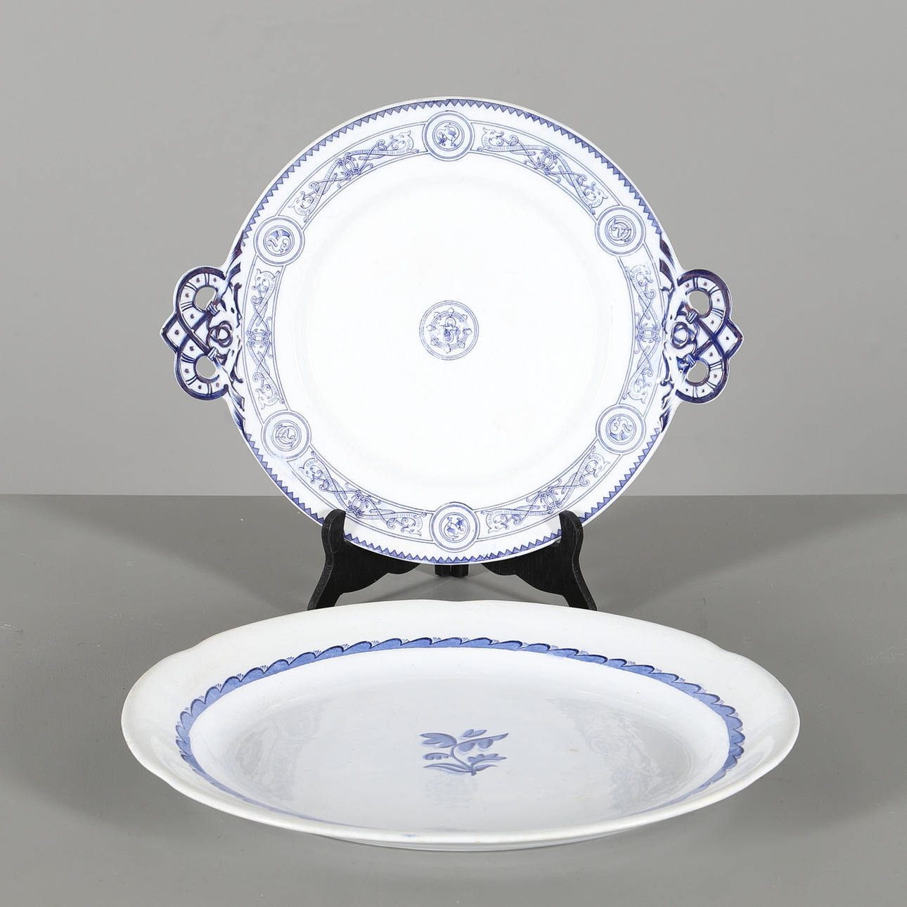 FAT, flintgods, 2 st, Gustafsberg samt Rörstrand, 1900-talets första hälft.