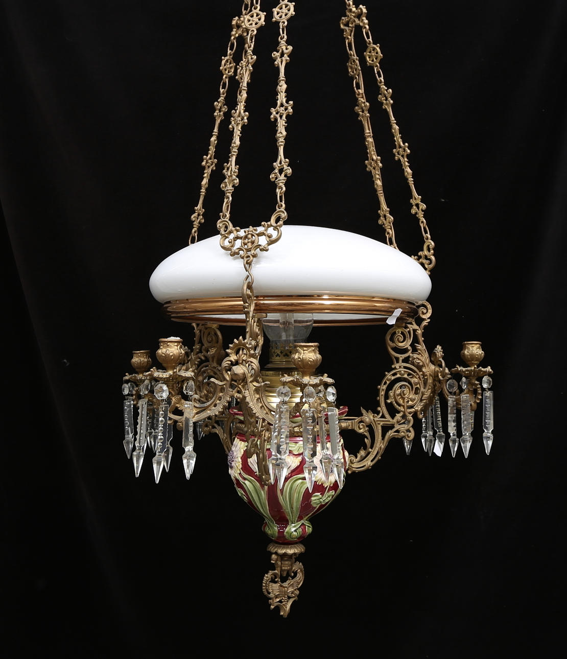 TAKFOTOGENLAMPA, majolika, omkring 1900, höjd exklusive kedja ca.