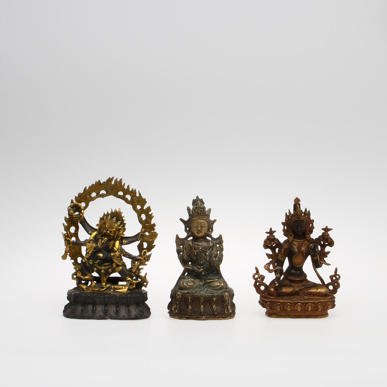 FIGURER, 3 st, brons, orientaliska, 1900-talets första hälft.