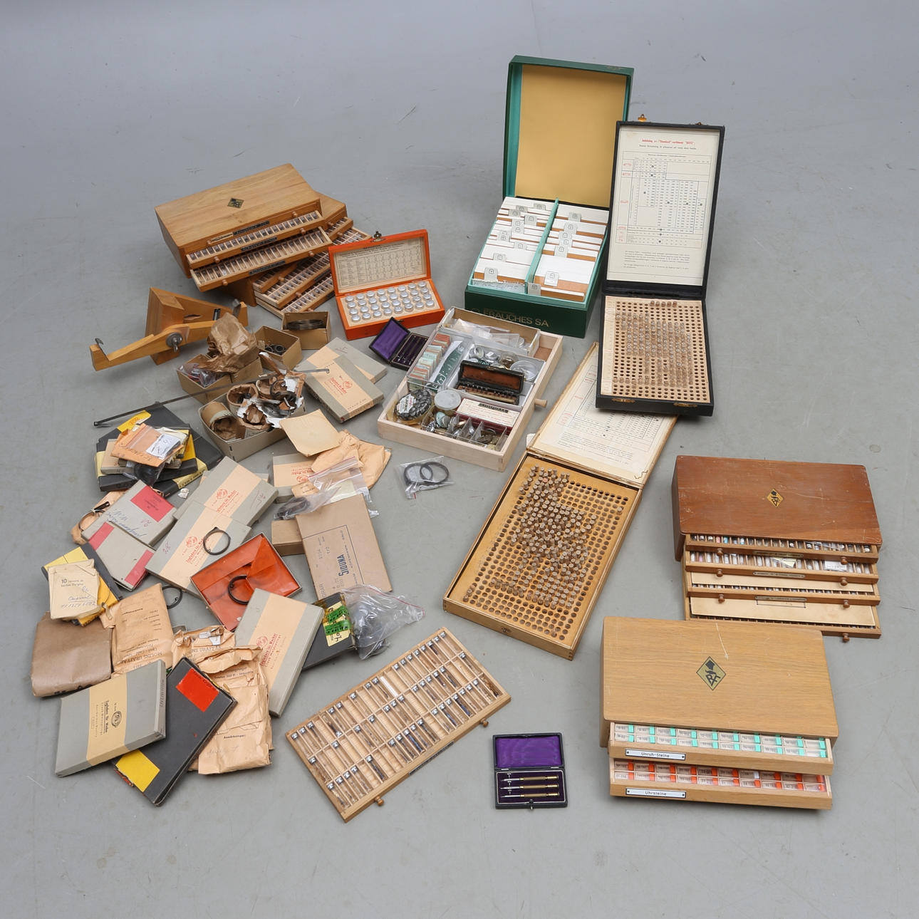 URMAKERIDELAR mestadels reservdelar, 1900-tal.