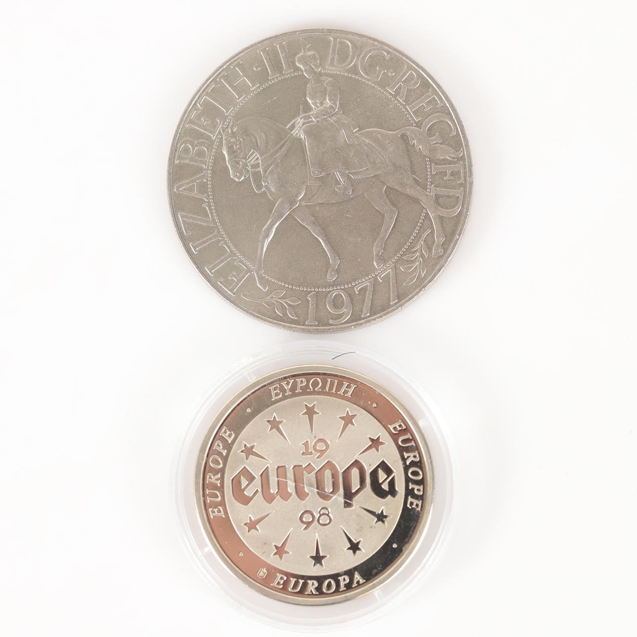 MINNESMYNT, 2 stycken, 1977 och 1998.
