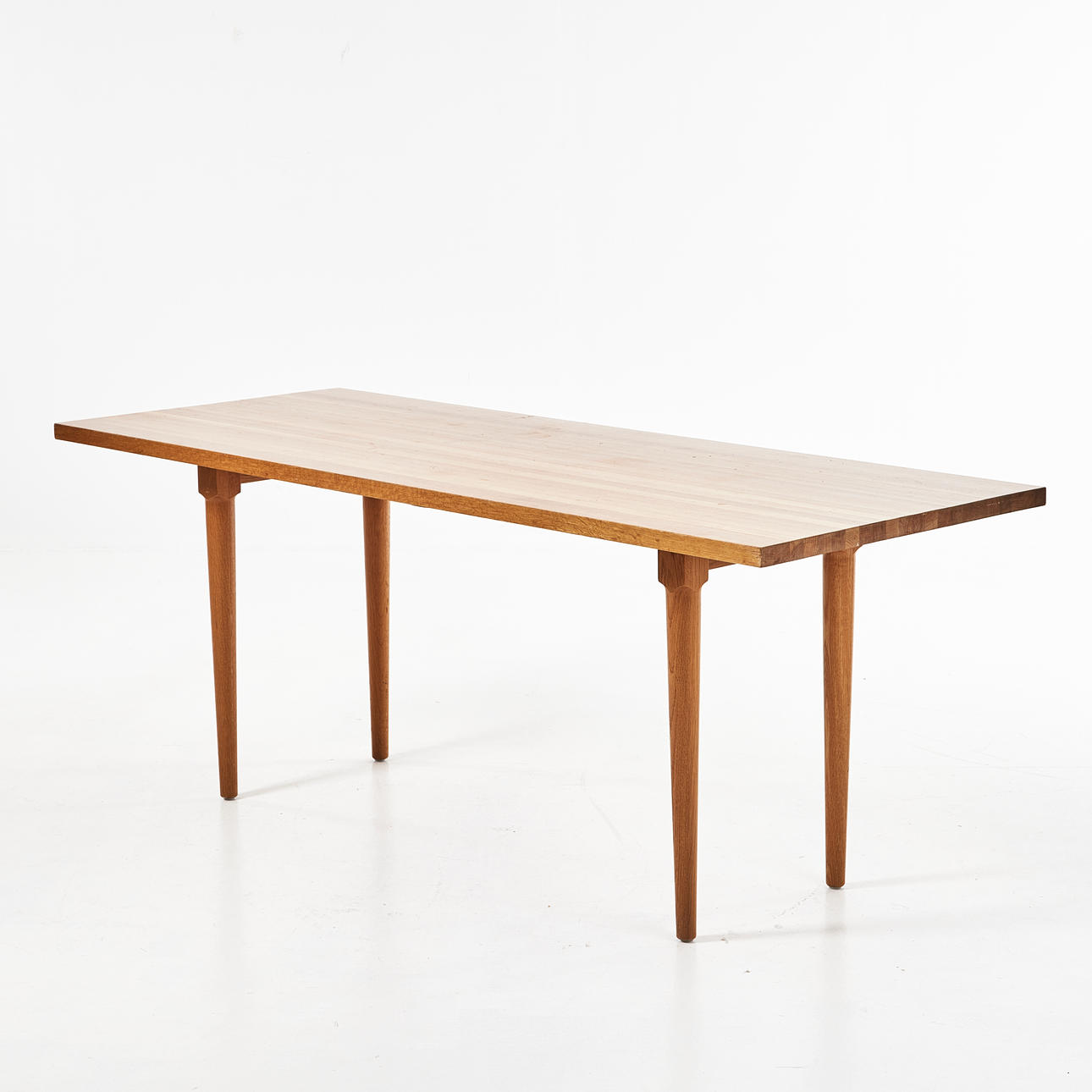 JONAS LINDVALL. Matbord, " Oak", Skandiform.