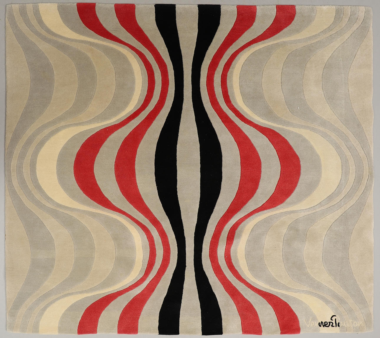VERNER PANTON. Matta, ca 197 x 194 cm.