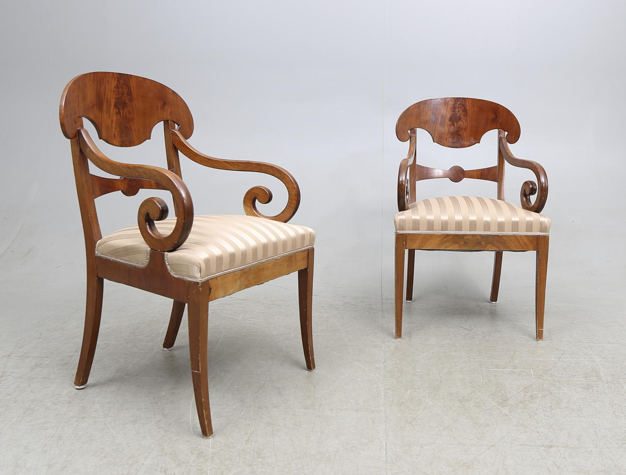 KARMSTOLAR, ett par, Karl Johan stil, 1900-tal.