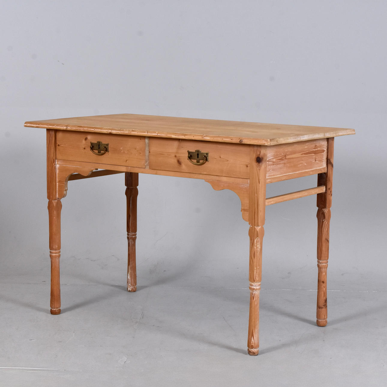 SKRIVBORD, furu, 1900-tal.