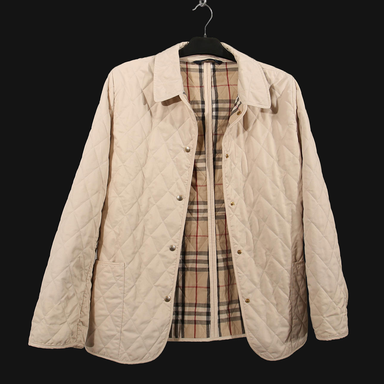BURBERRY, "Constance", jacka, quiltad, tryckknappar, utanpåfickor, foder med klassisk Burberry-ruta.