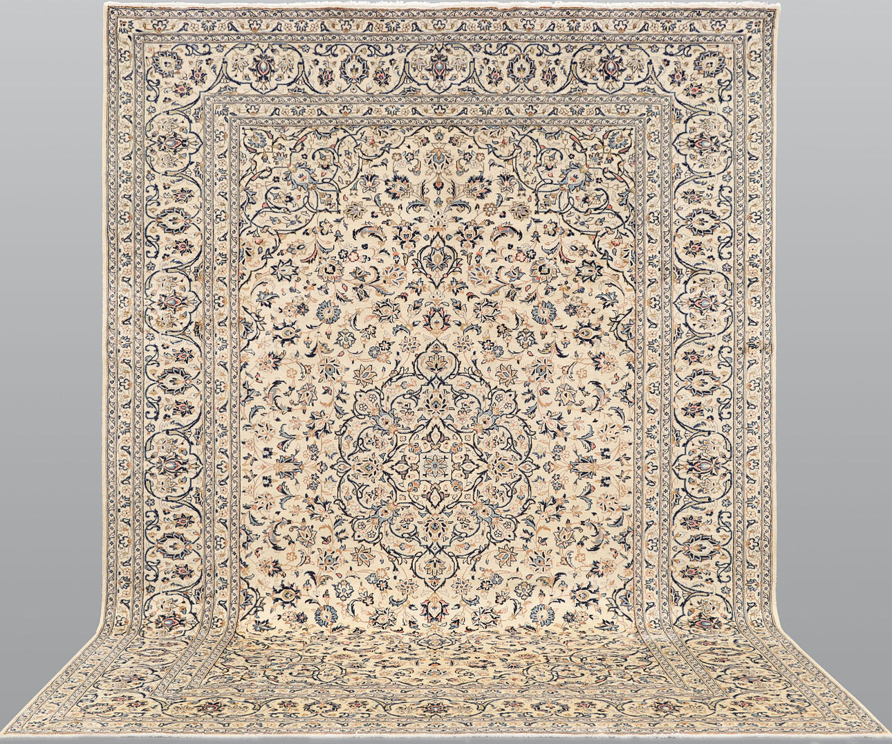 ORIENTMATTA. Ljus Keshan, 394 x 290 cm.