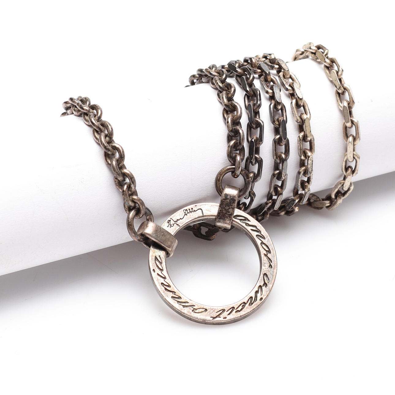 EFVA ATTLING. collier, silver, amor vincit omnia.