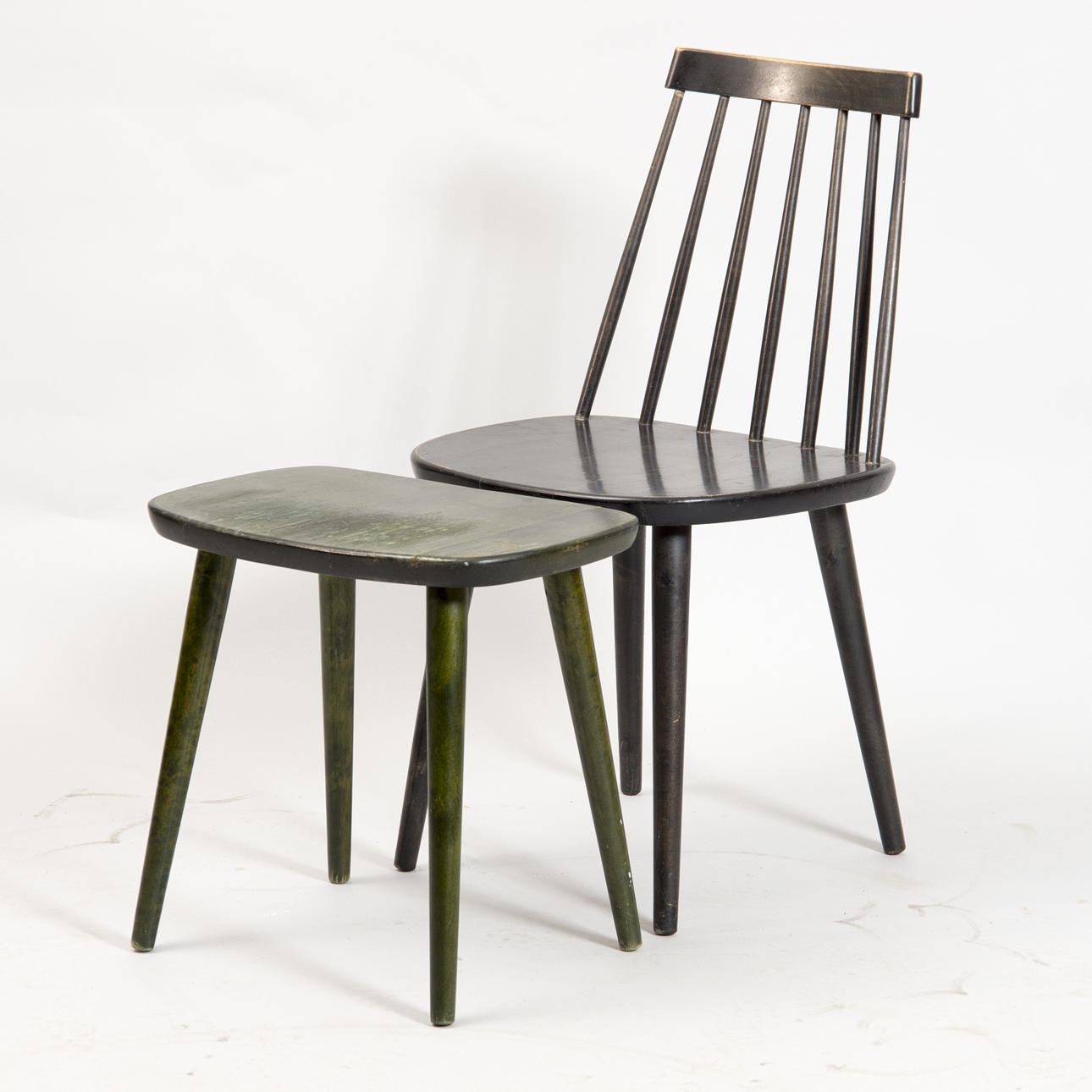 PINNSTOL SAMT PALL, betsat trä, 1970-tal.