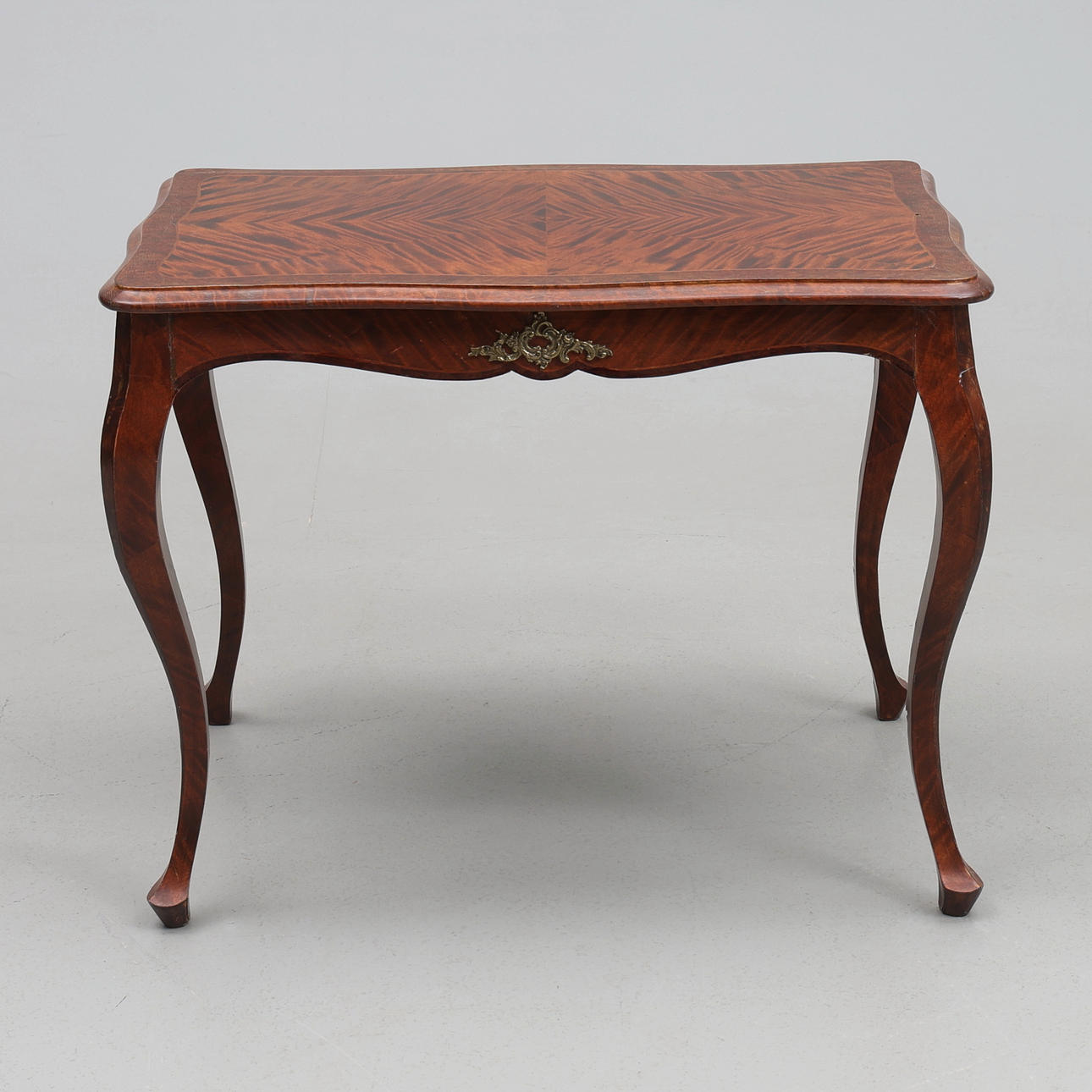 BORD. Rokokostil, 1900-tal.