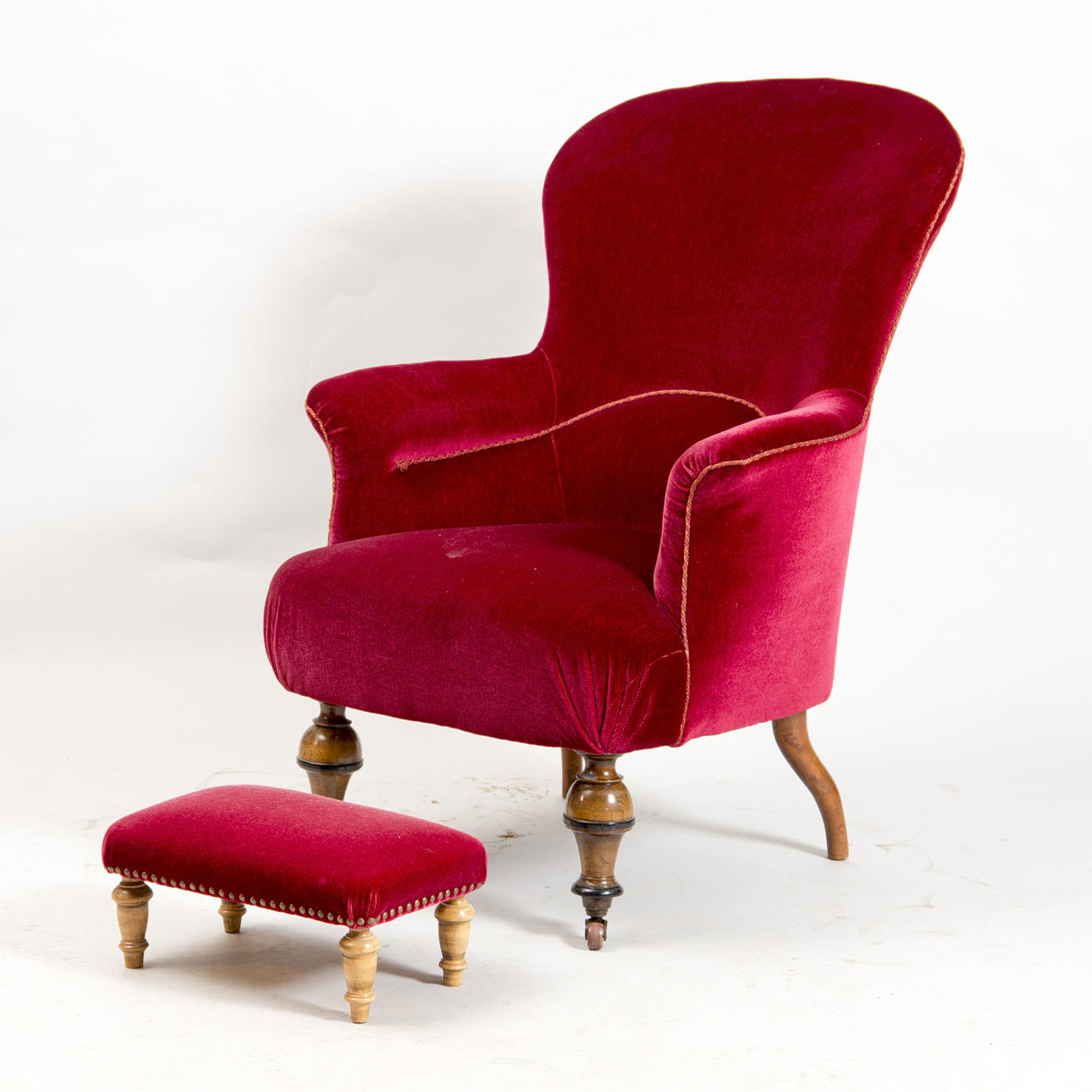 FÅTÖLJ, tapetserarstil, sent 1800-tal.