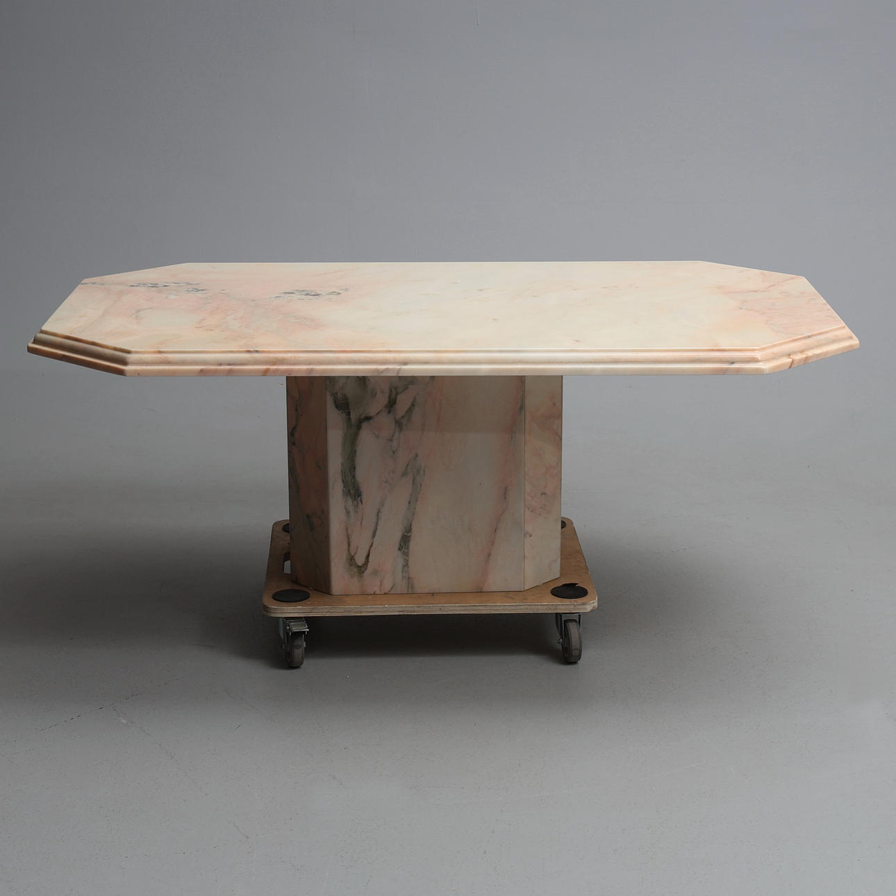 SOFABORD. marmor, 1900-tallets anden halvdel.