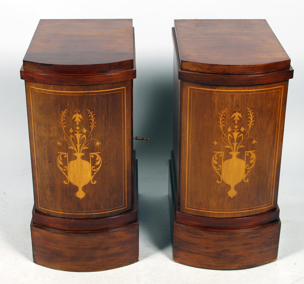 KOLONNSKÅP, 1 par, mahogny, intarsia, empirestil, sent 1800-tal.