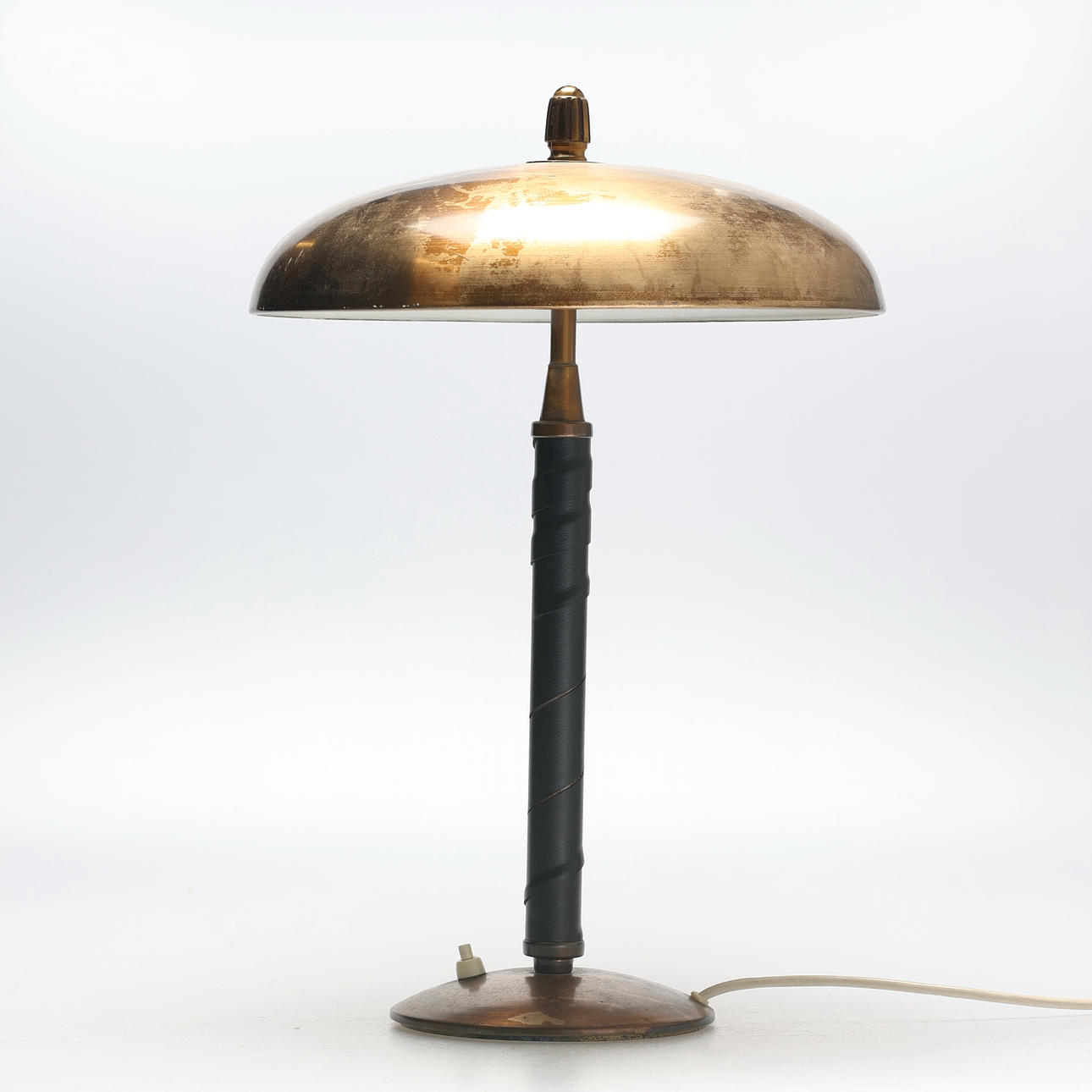 EINAR BÄCKSTRÖM. Table lamp, brass and leather-wrapped column, 2 light points, Swedish Modern, 1940s, model 5013.