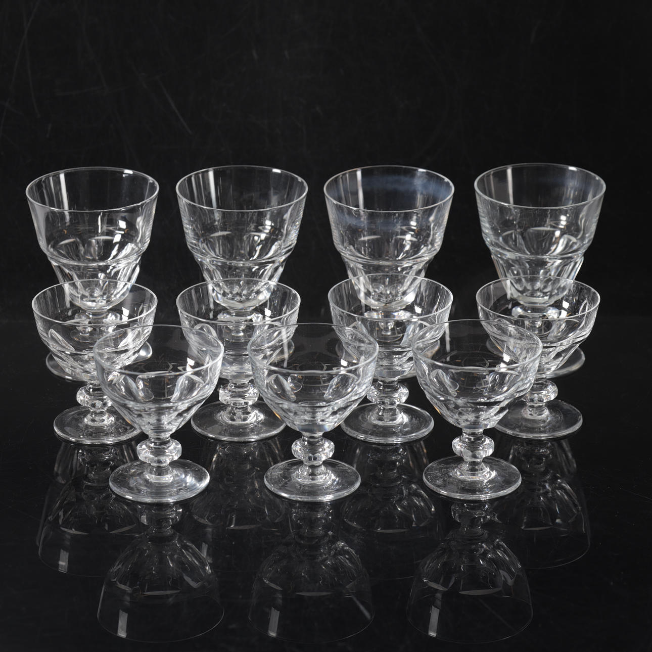 GLAS, 11 st. Slipad dekor, 1900-tal.