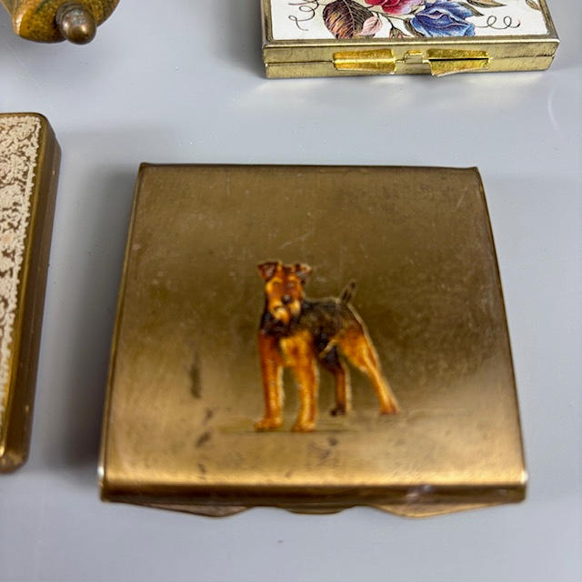 VINTAGE POWDER COMPACTS. Collectables - Other collectables - Auctionet