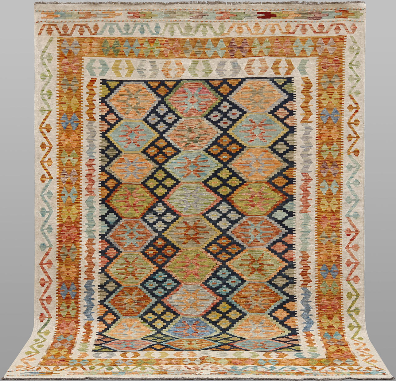 ORIENTMATTA. Kelim klassisk design, 247 x 149 cm.