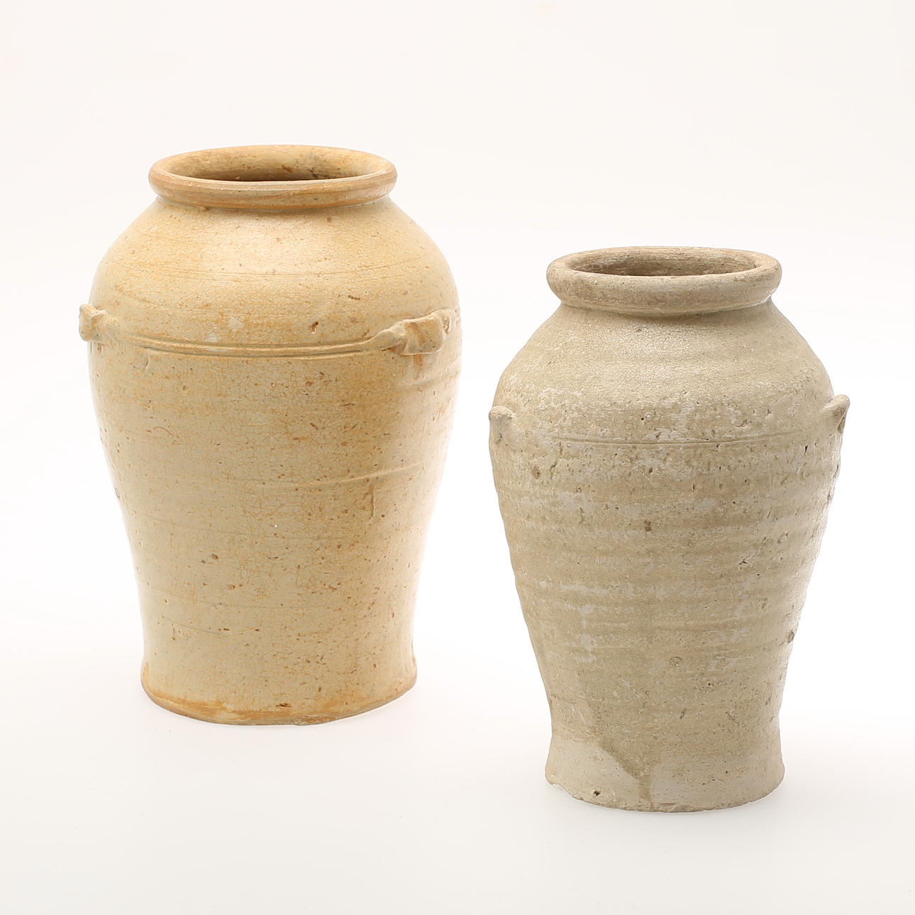 KRUS, 2 stycken, lergods, troligen 1300-tal.