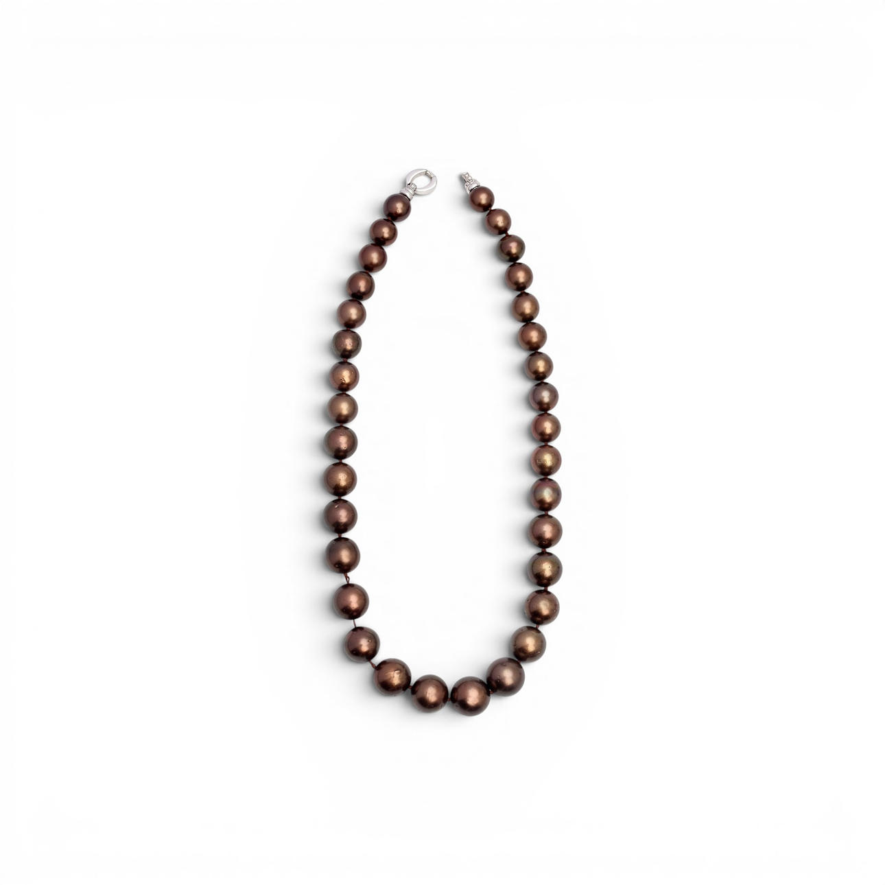 Brown pearls choker.