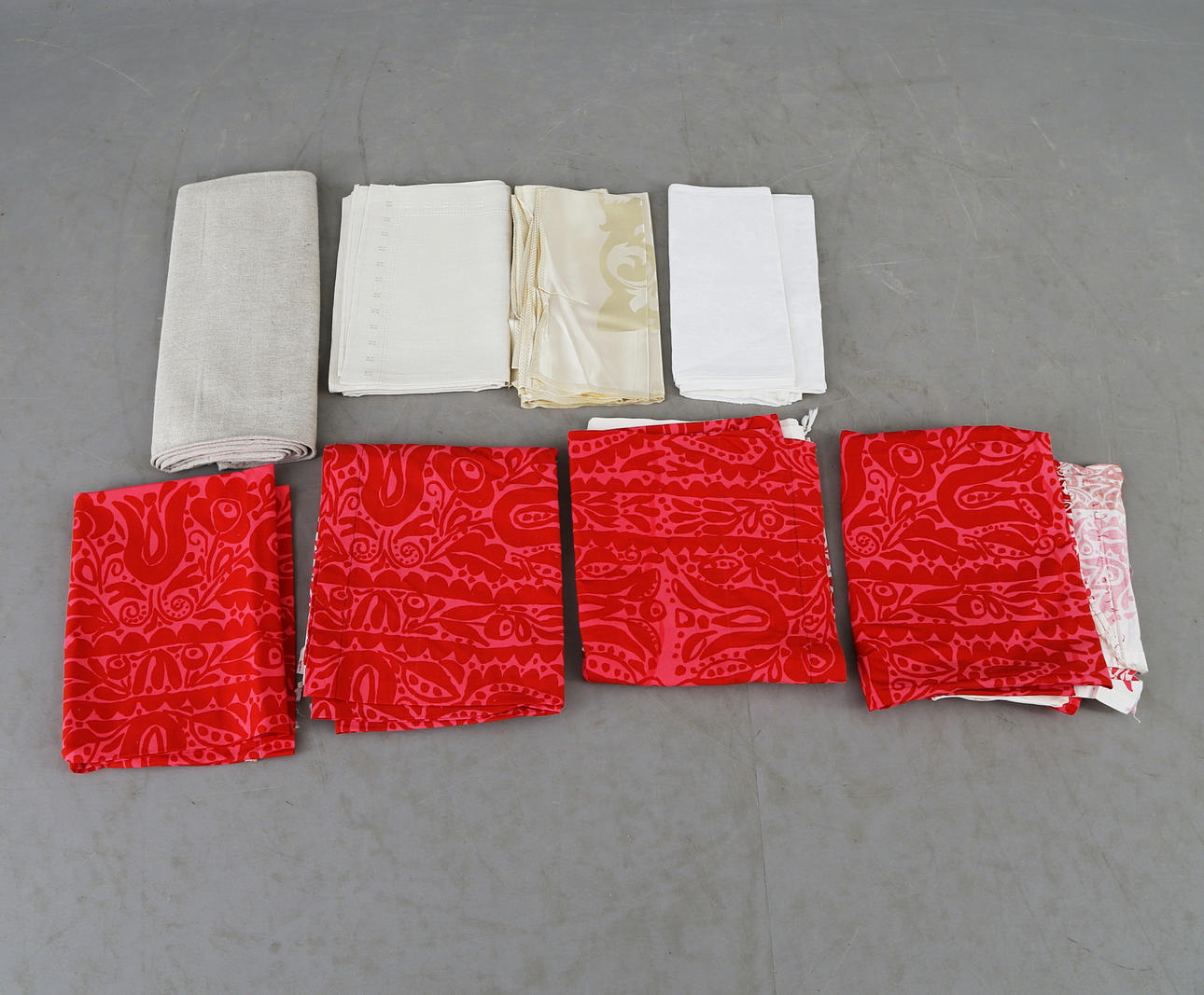 GARDINER samt DUKAR, bland annat Marimekko, 1900-tal.