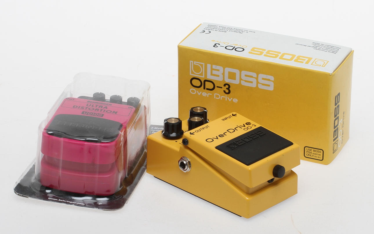 GITARRPEDALER, 2 st, BOSS och Behringer.