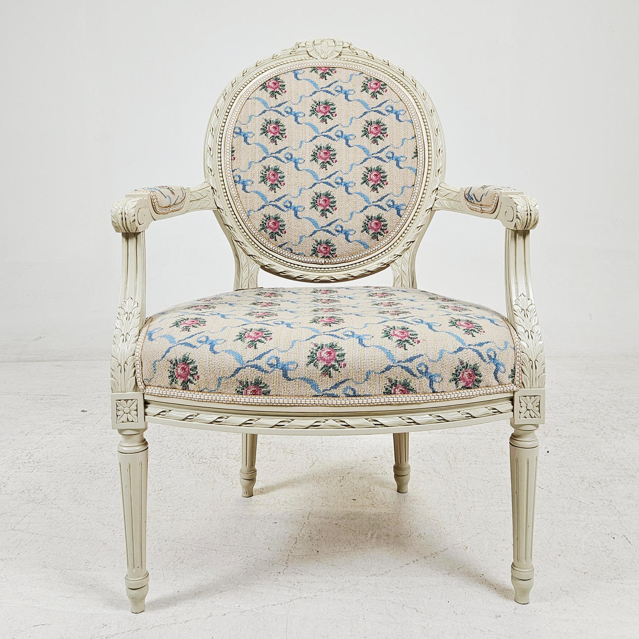 FÅTÖLJ, gustaviansk stil, 1900-tal.