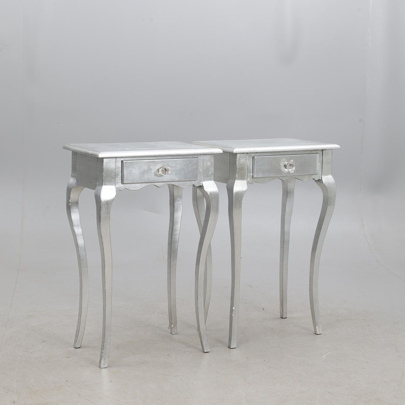 SÄNGBORD, ett par, silver ,samtida.
