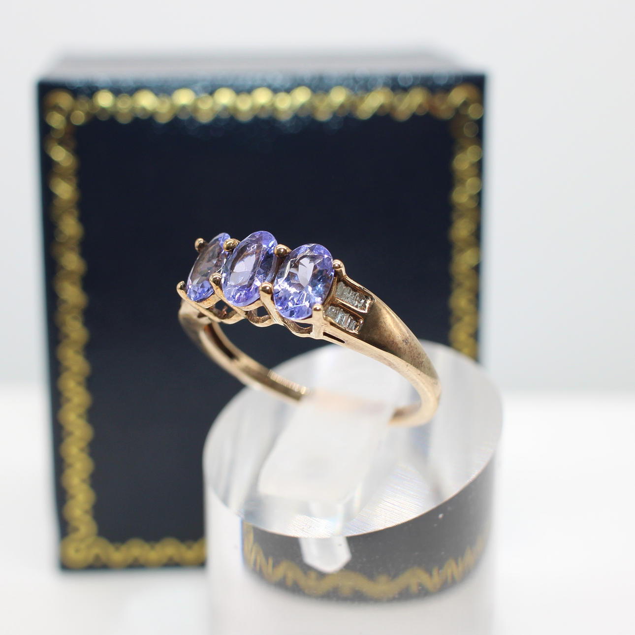 TANZANITE & DIAMOND RING.