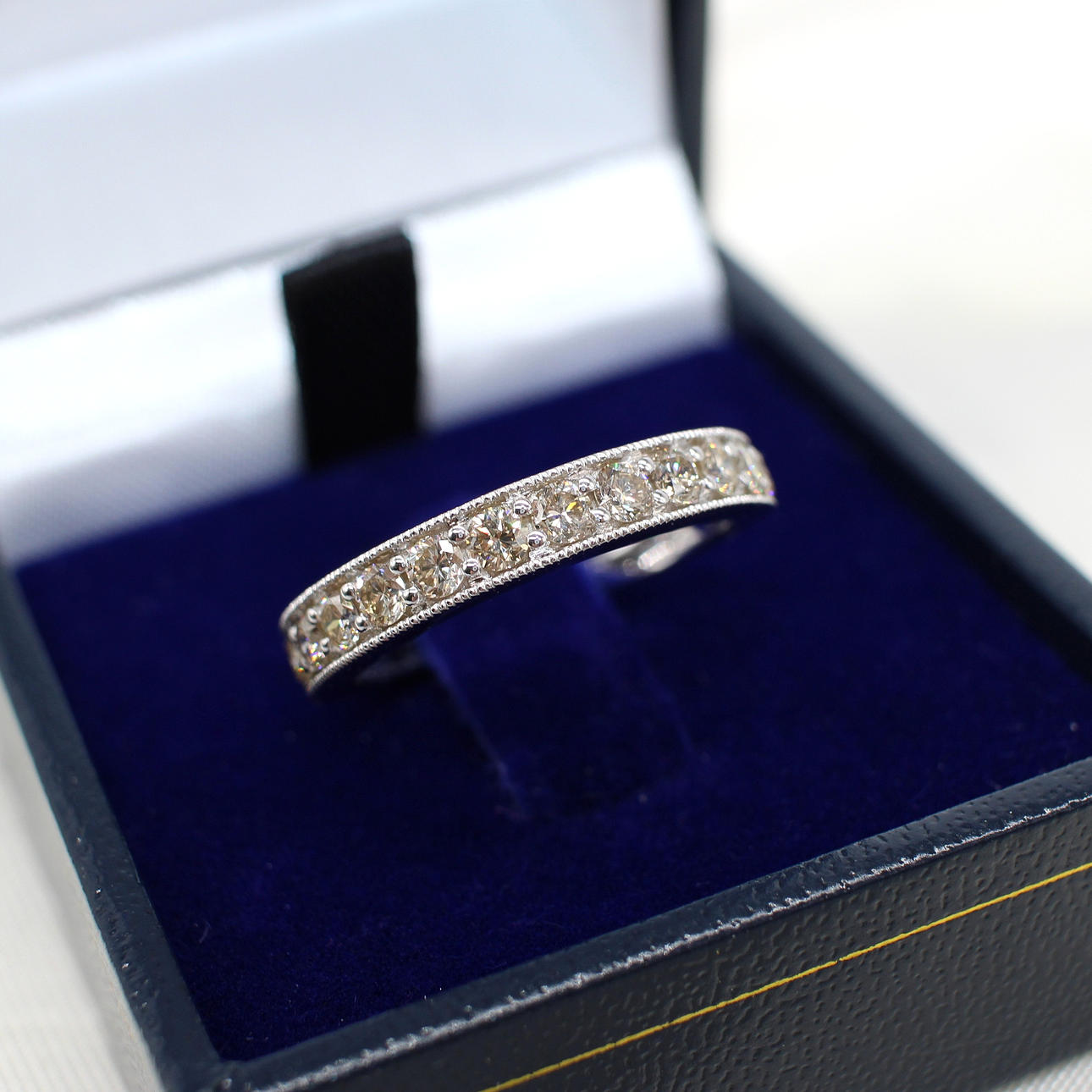 0.75CT DIAMOND ETERNITY RING.