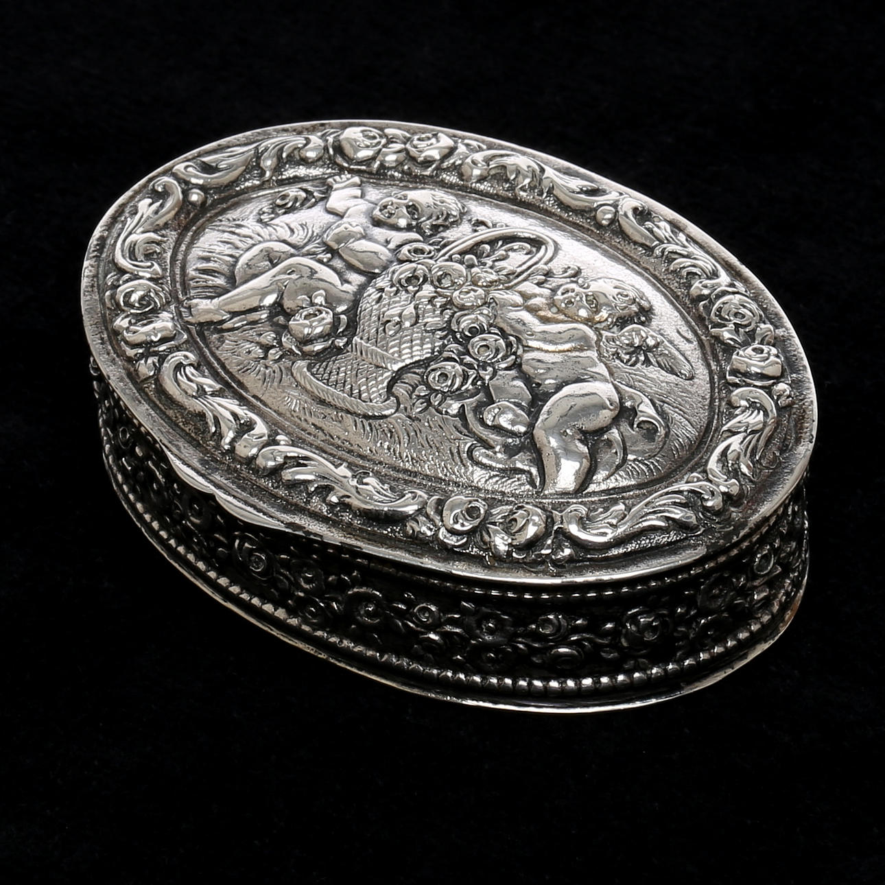 DOSA, silver, svensk importstämpel.