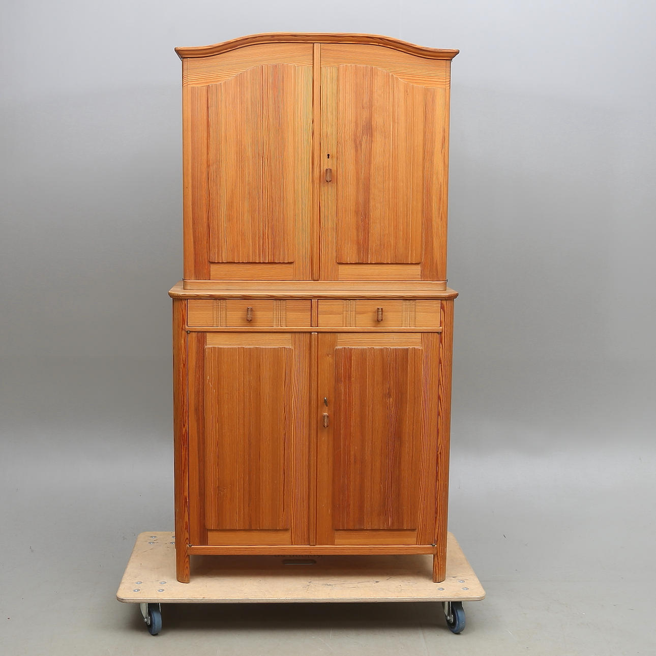 MATSALSSKÅP, syrbetsad furu, "Carolus", Carl Malmsten.