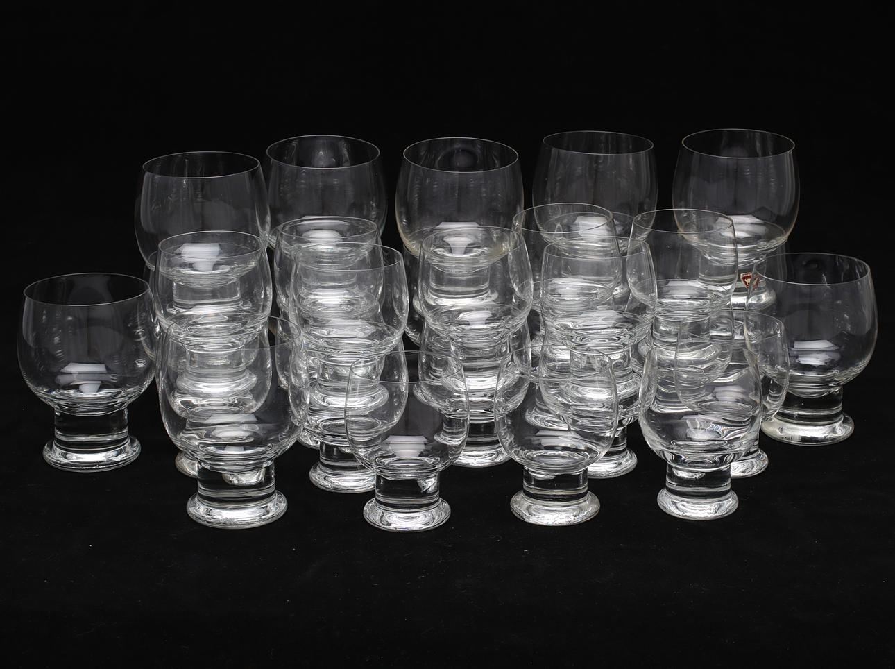 GLASSERVIS, 31 delar, "Medel Måtta", Gunnar Cyrén, Orrefors.