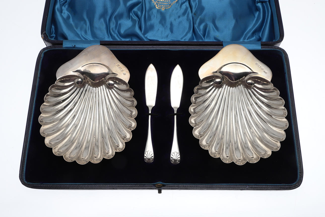 A CASED PAIR OF EDWARDIAN SILVER BUTTER DISHES. Silver & Metals ...