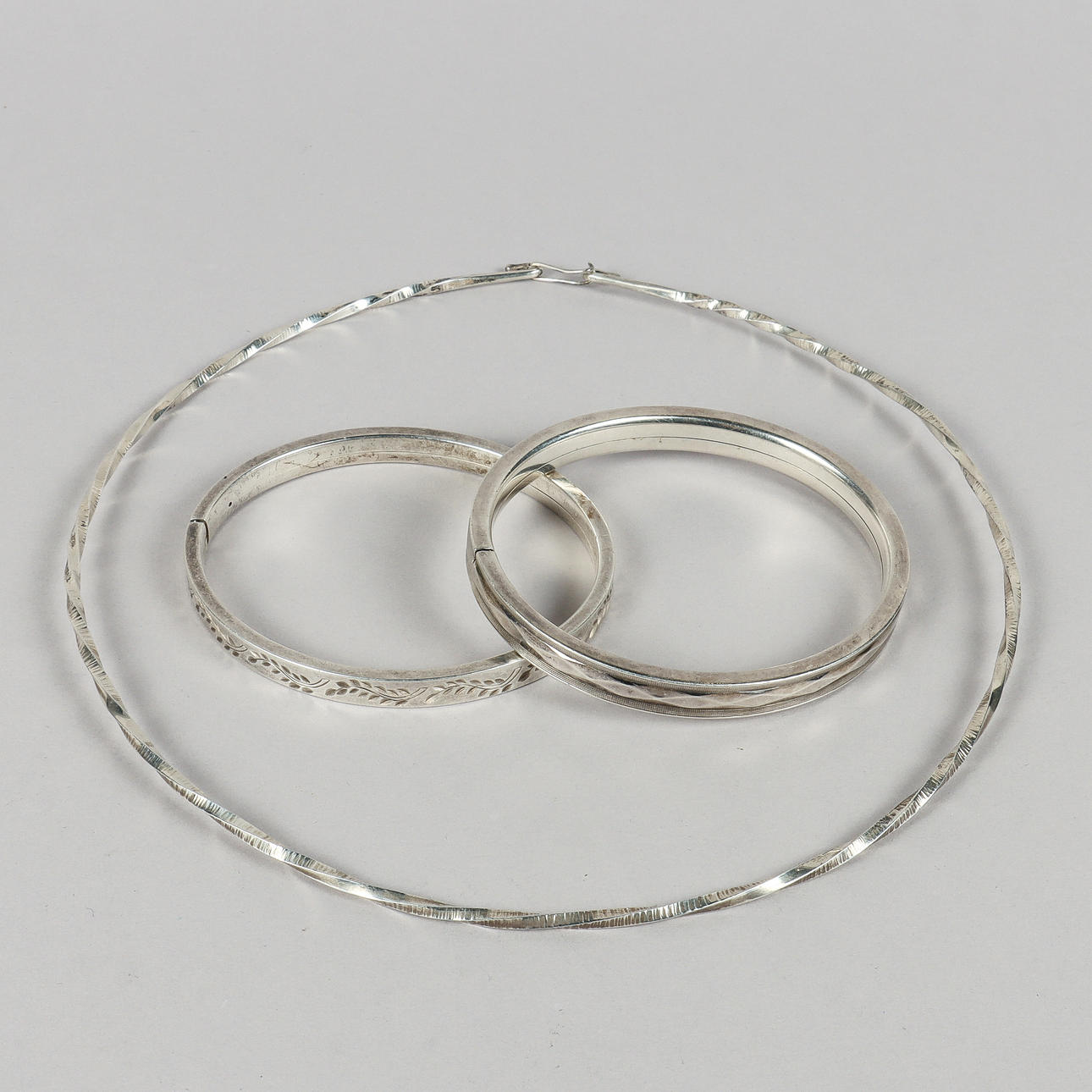 ARMRINGAR OCH HALSRING, silver.