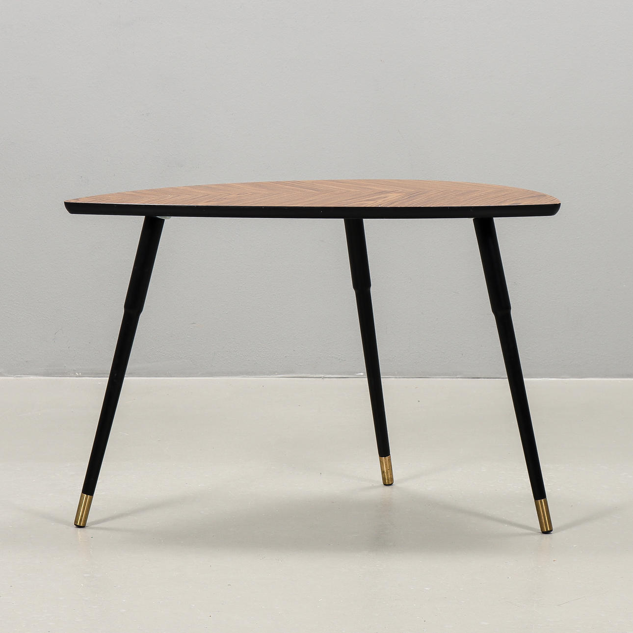 SIDOBORD "Lövbacken" Ikea, Samtida tillvekning.