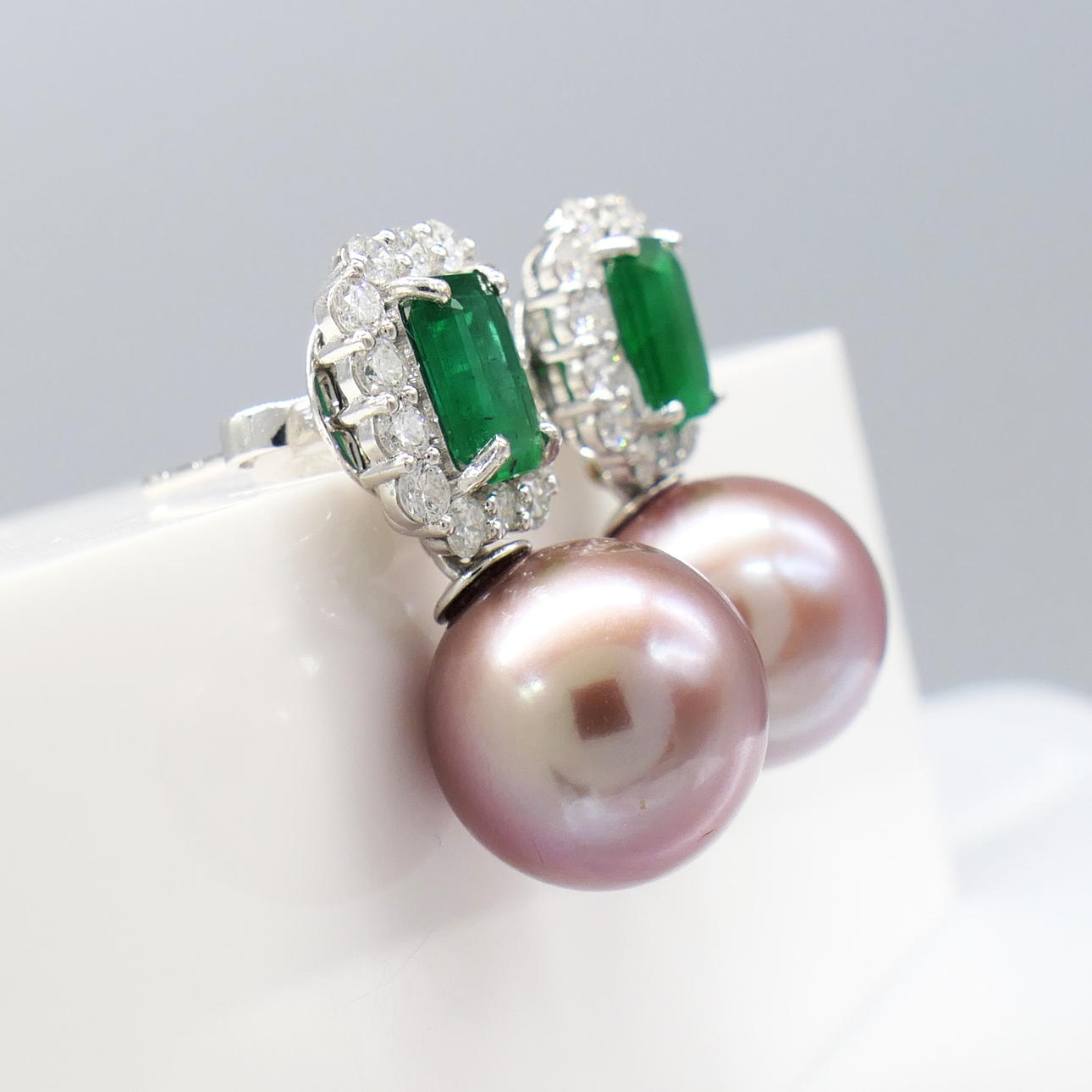 EMERALD, PEARL & DIAMOND earrings.