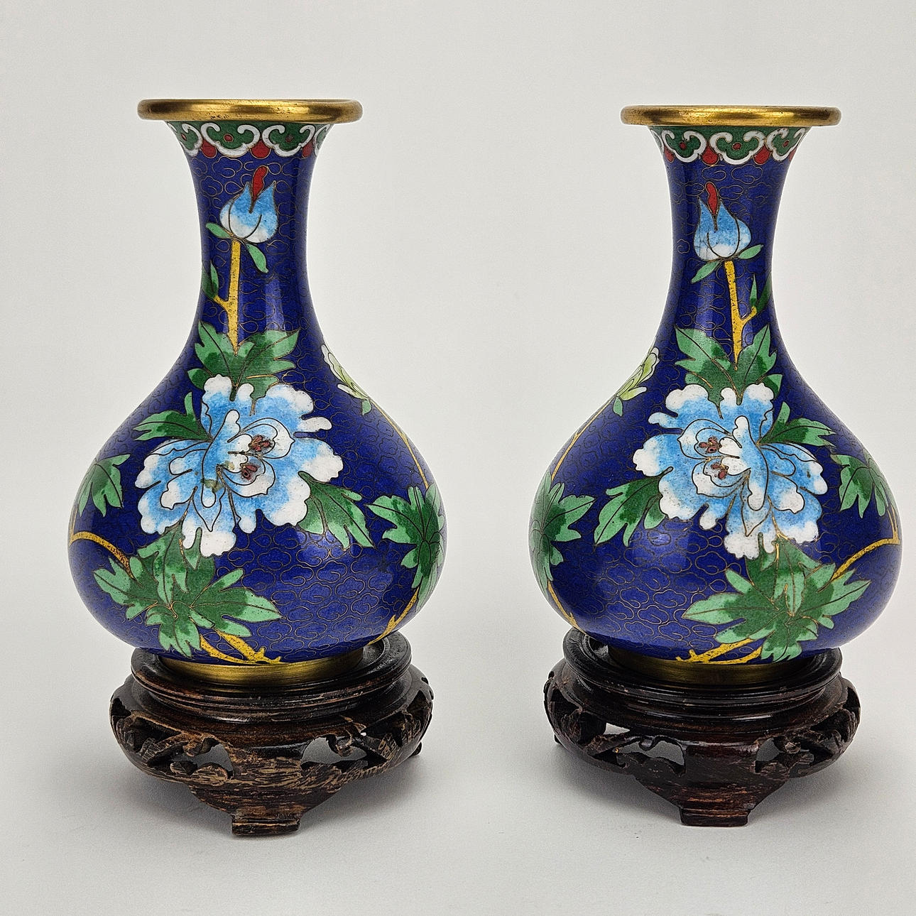 VASER, ett par, cloisonné, Kina.