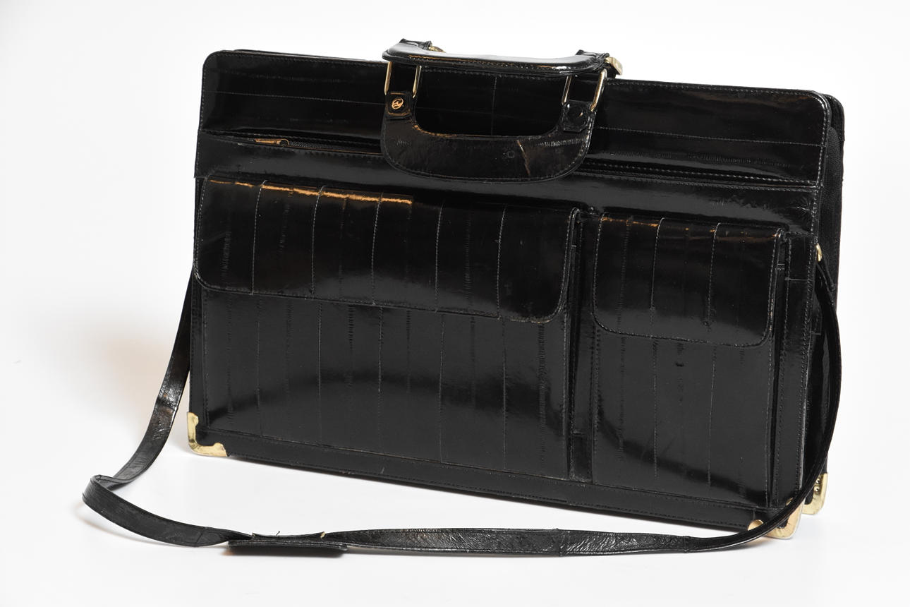 ATTACHÉVÄSKA, skinn nyskick.