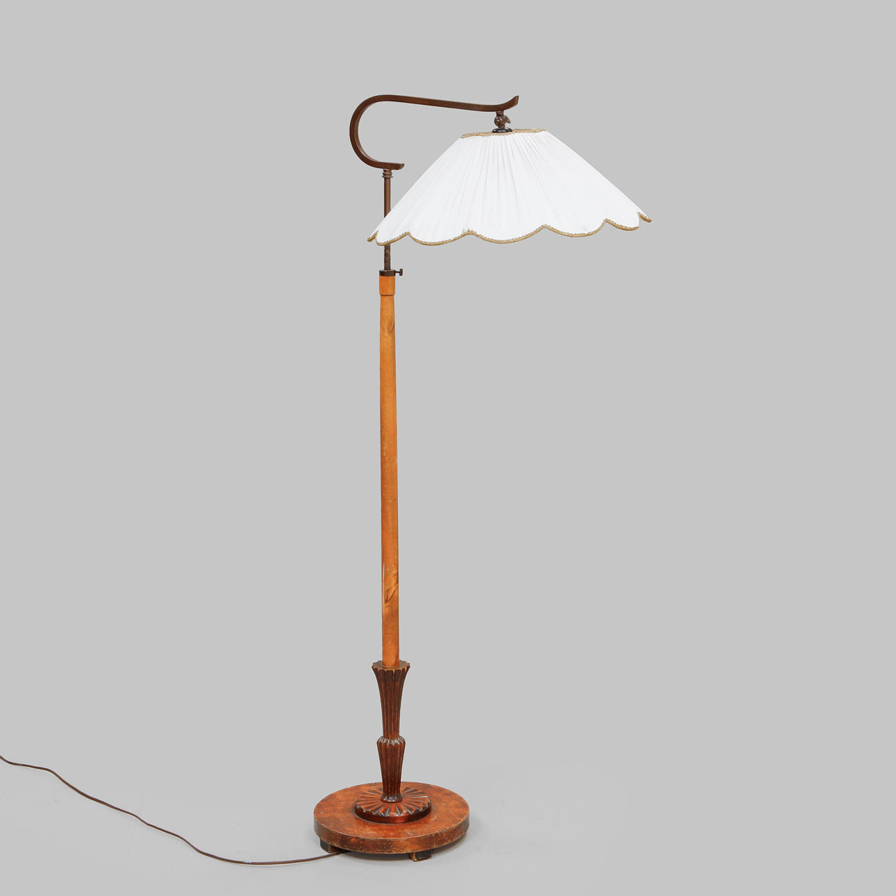 GOLVLAMPA. 1900-tal.