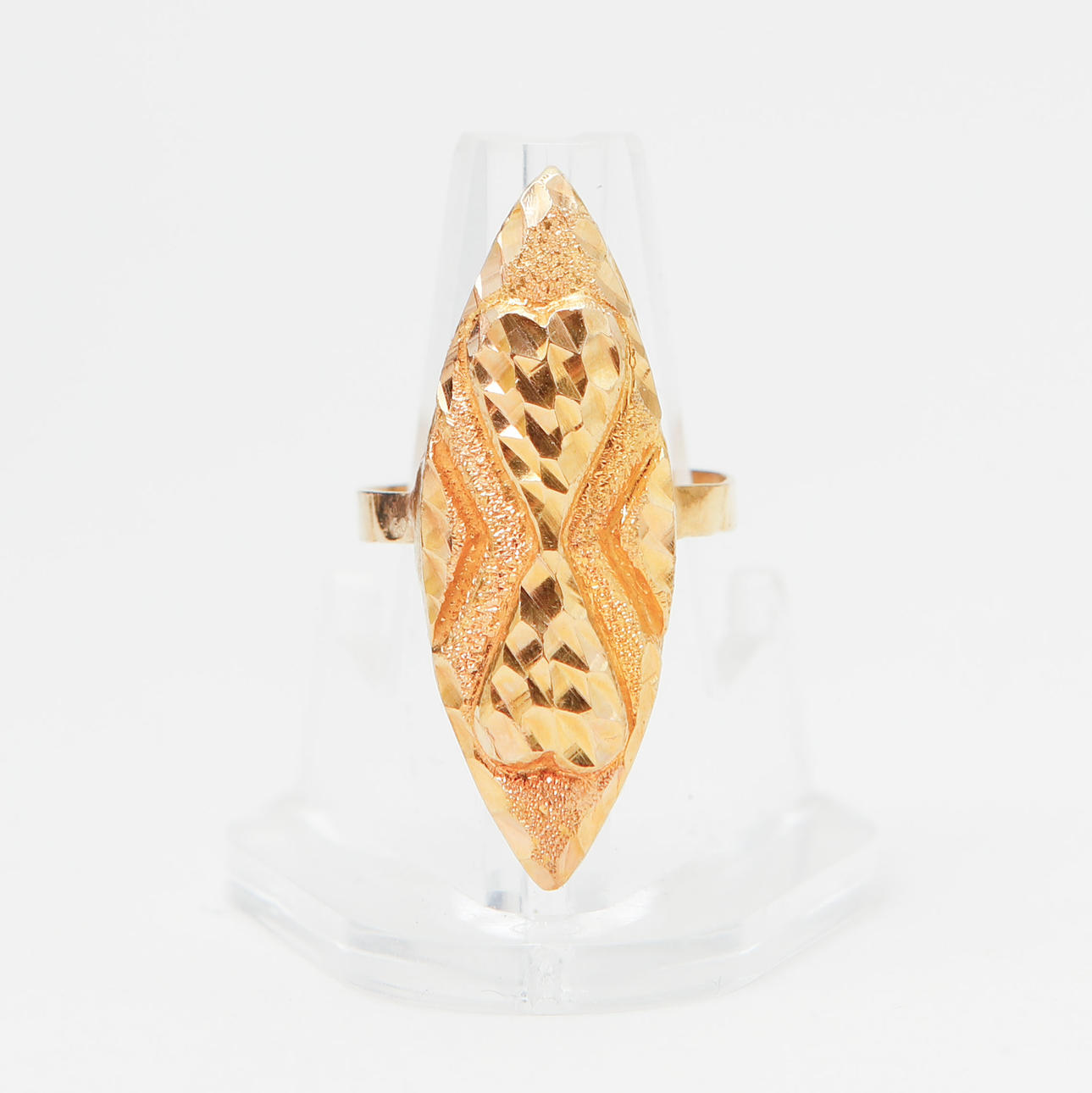 RING, 18k guld, vikt ca 6,5 gram.