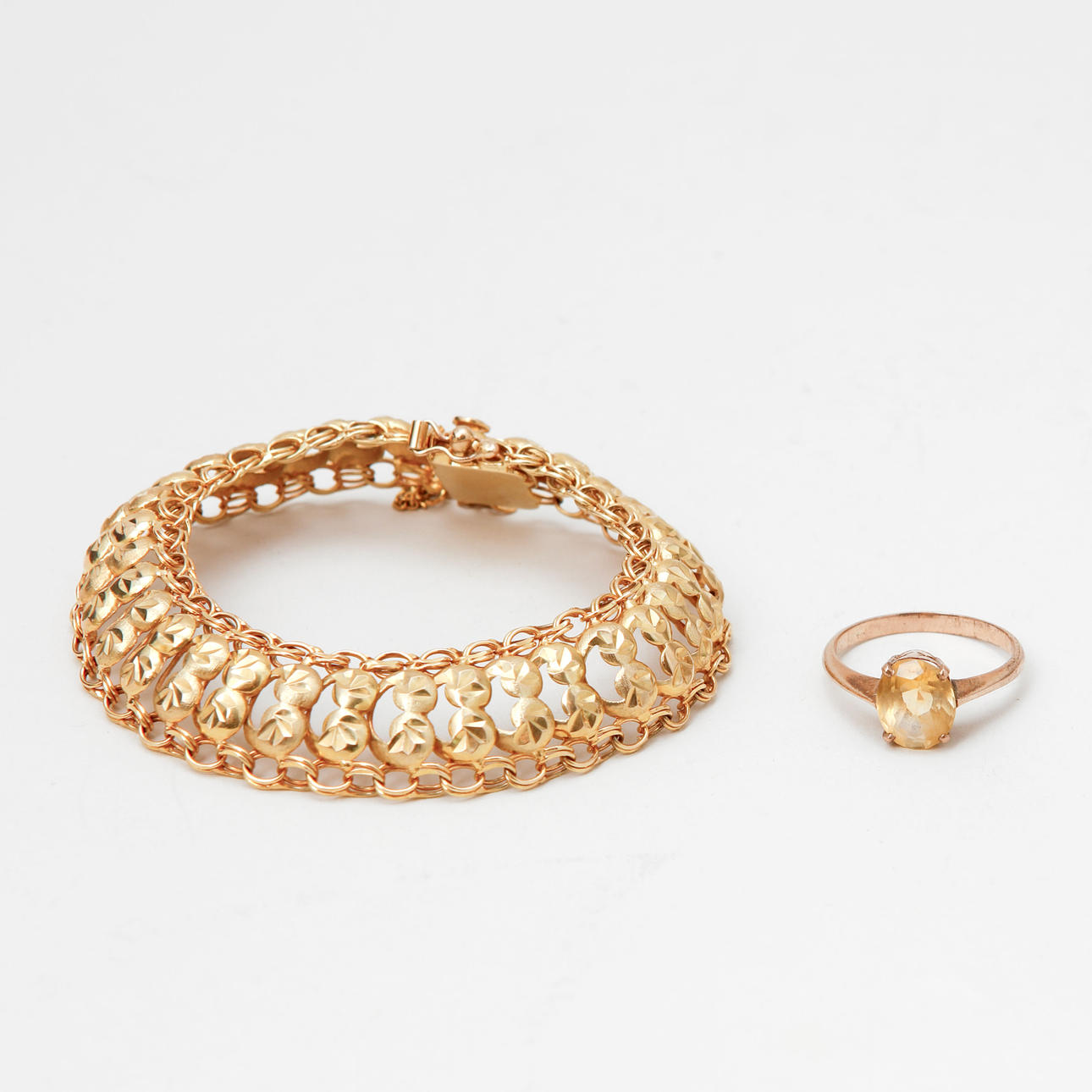 ARMLÄNK samt RING, 9k guld, citrin, totalvikt ca 17 gram.