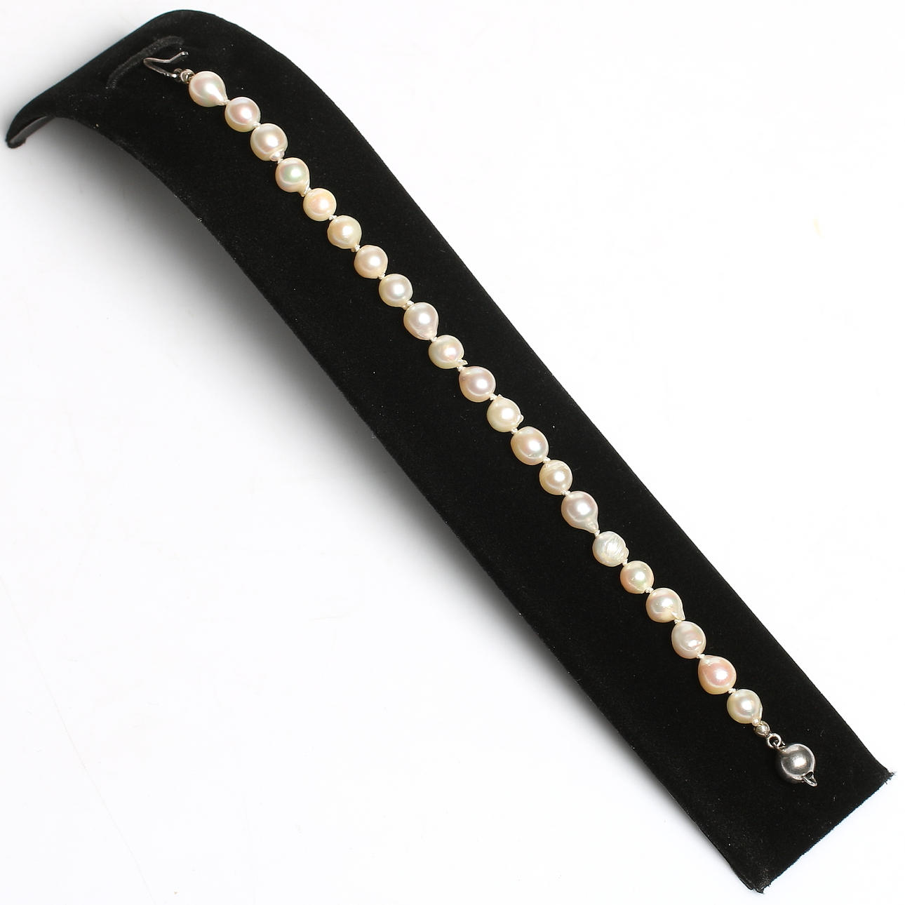 ARMBAND, barocka pärlor med lås i 925 sterling silver, 1900-tal.