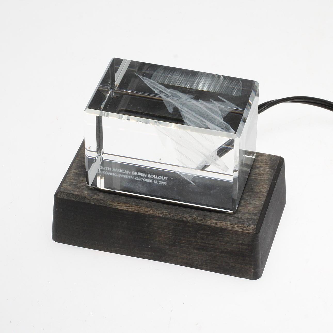 SKULPTUR, belyst. Glas, JAS 39 Gripen.