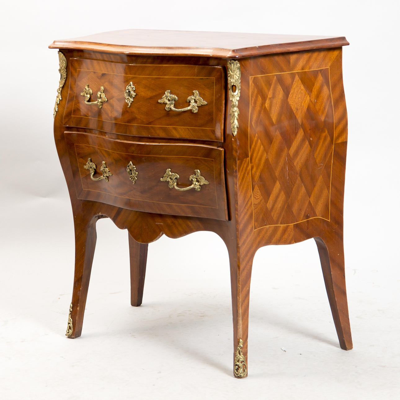 BYRÅ, 2-lådig, mahogny med bronser, rokokostil.