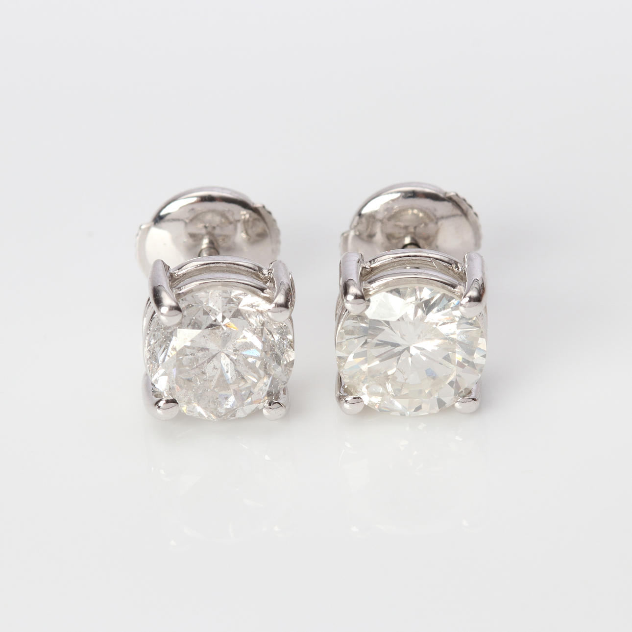 DIAMANTÖRHÄNGEN 18K ca 2,61 ct.