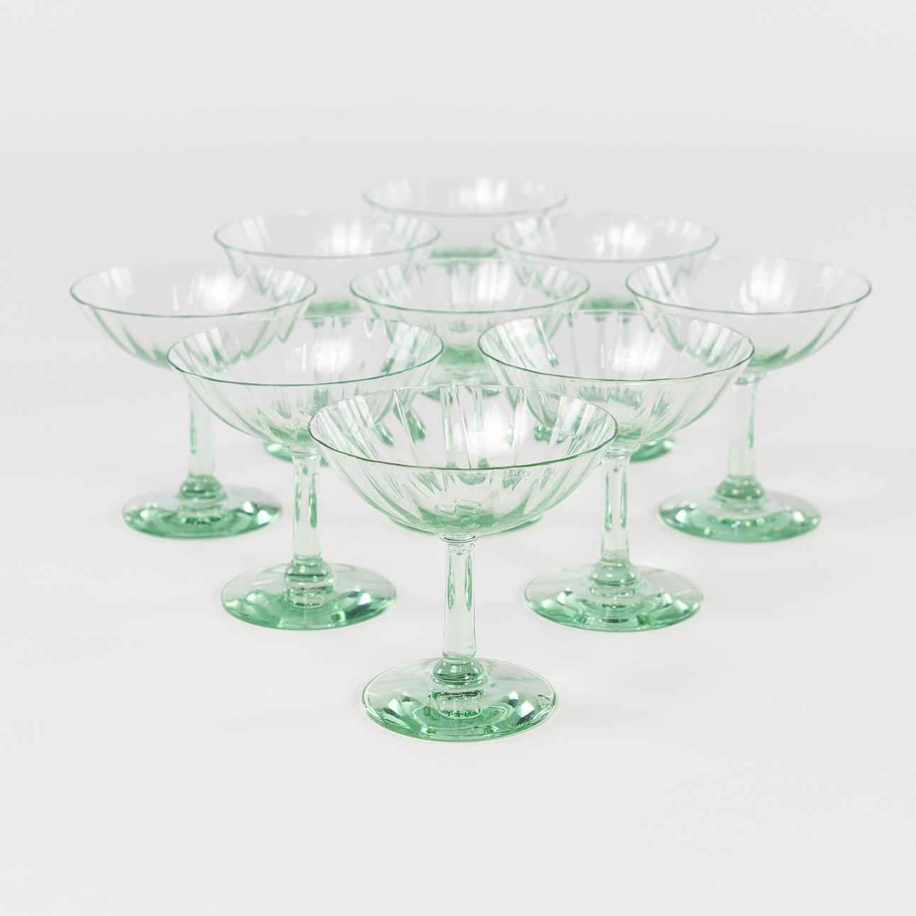 LIKÖRGLAS. 9 st, grönt glas.