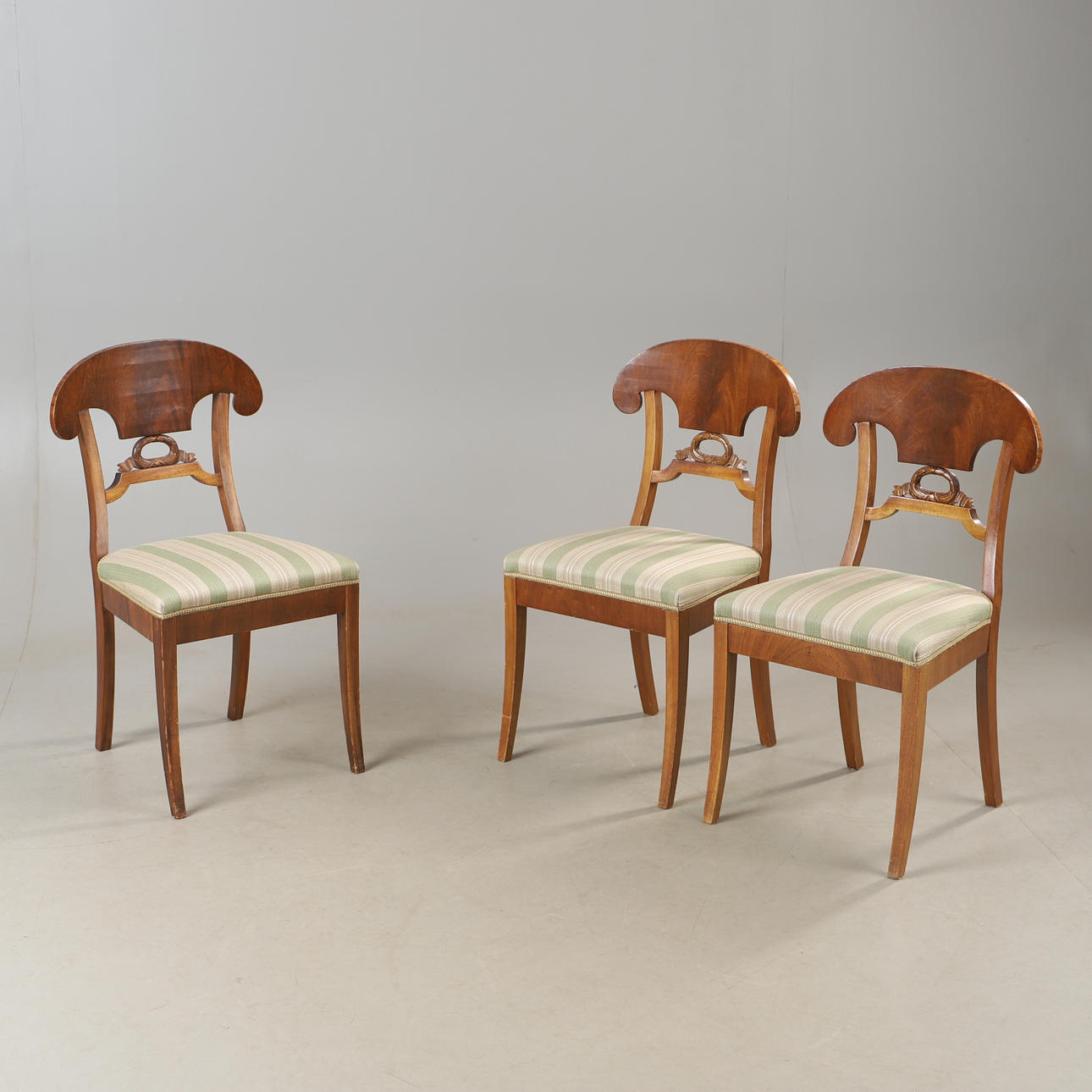 STOLAR, 3 stycken, mahogny, Karl johan.