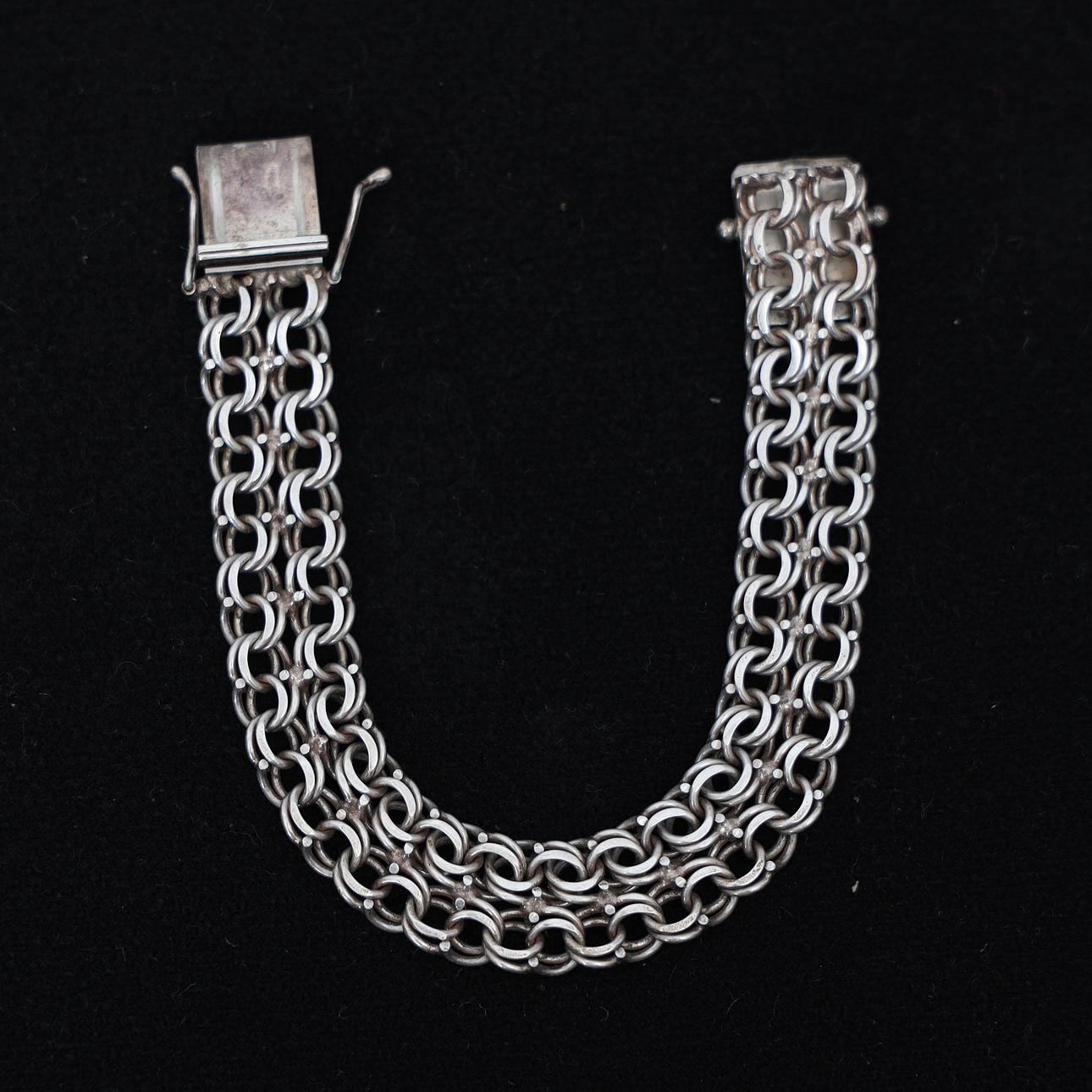 ARMBAND, silver, 1974.
